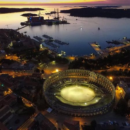 Top App 5 Min Arena Amphitheater Pula Buitenkant foto