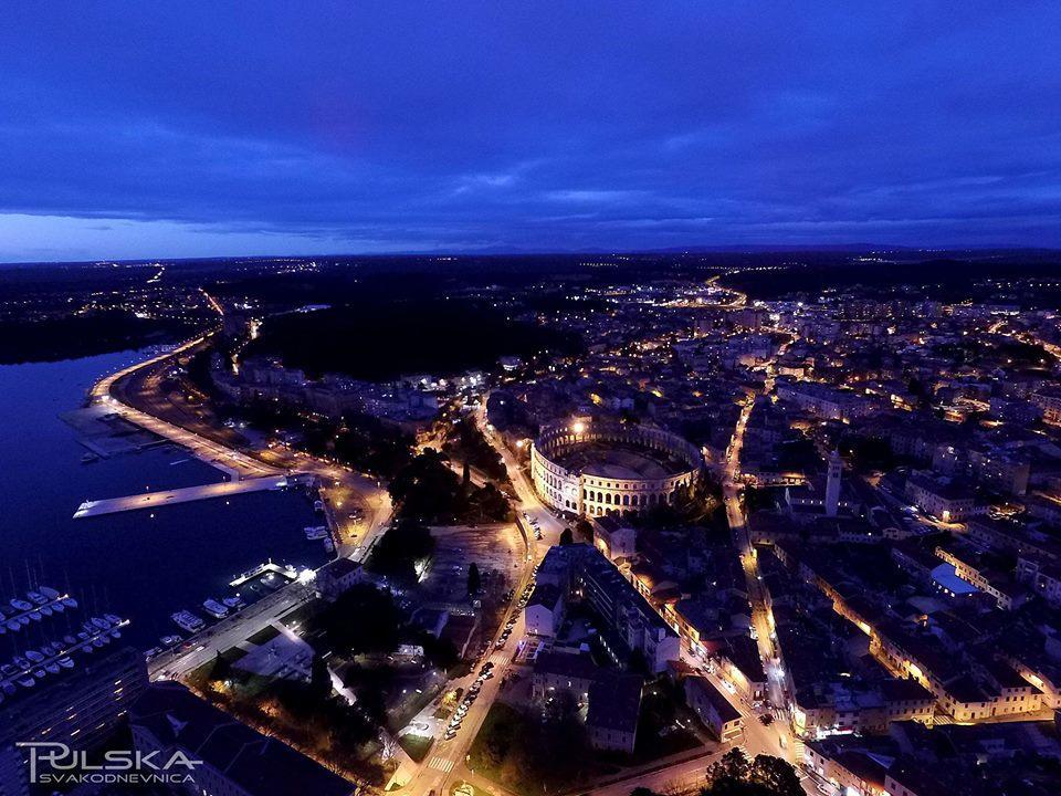 Top App 5 Min Arena Amphitheater Pula Buitenkant foto