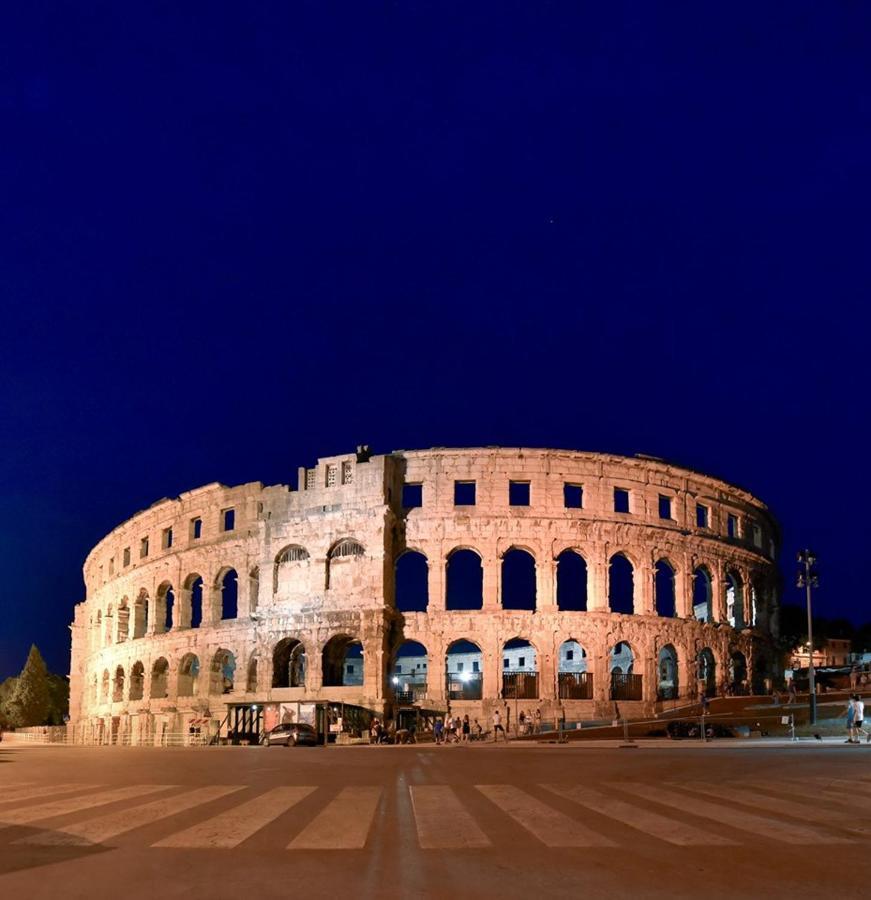 Top App 5 Min Arena Amphitheater Pula Buitenkant foto